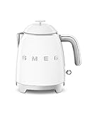 Smeg, Bollitore Elettrico Piccolo KLF05WHEU 0,8 L, Filtro in Acciaio Inox, Autospegnimento di Sicurezza, Indicatore Livello di Acqua, Base Antiscivolo e Avvolgicavo Integrato, Potenza 1400W, Bianco